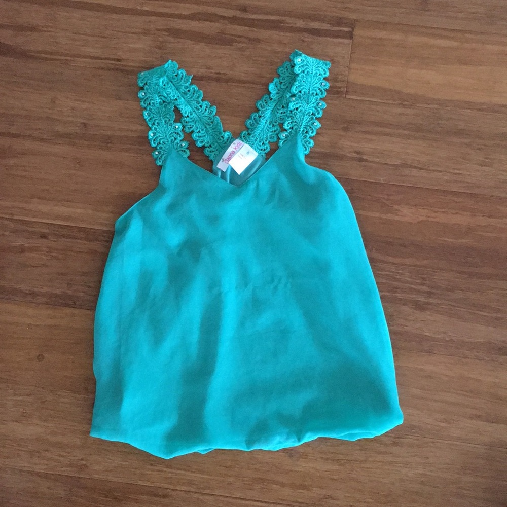 A cute little girl tank top size 8.
